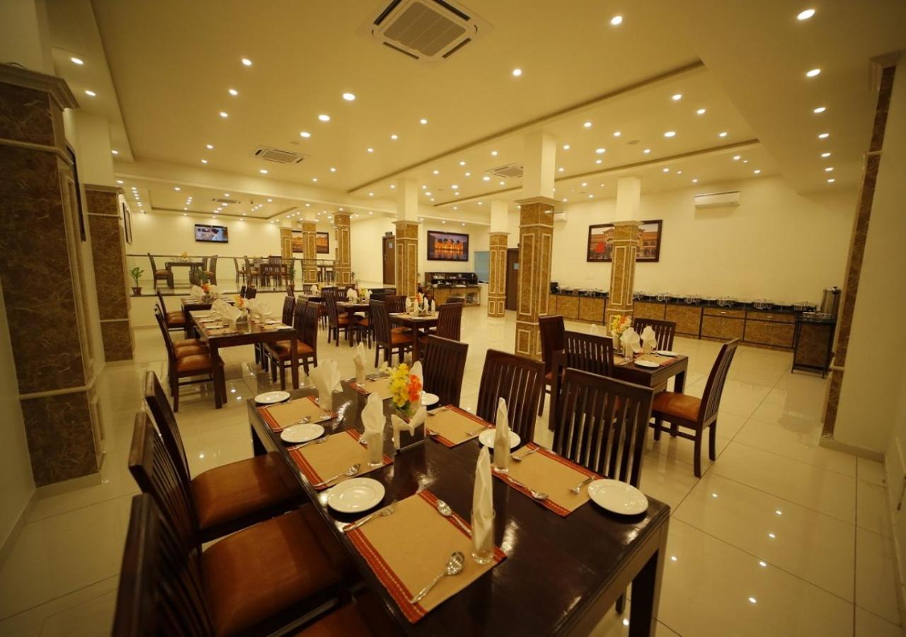 The Amer Valley Hotel Jaipur Exterior photo