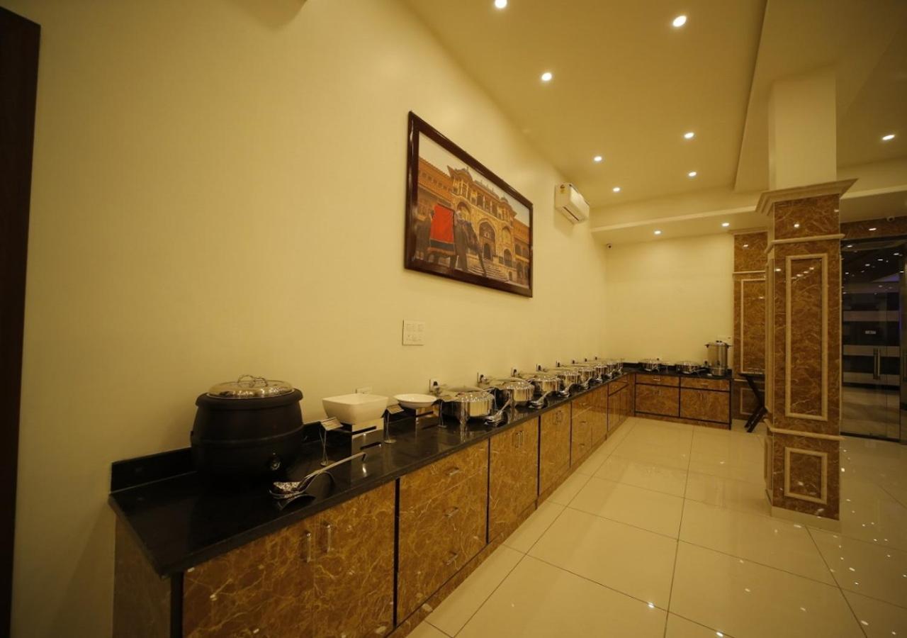 The Amer Valley Hotel Jaipur Exterior photo