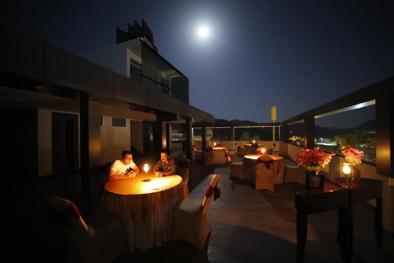 The Amer Valley Hotel Jaipur Exterior photo